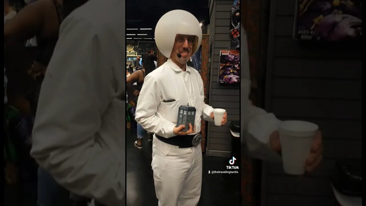 🔫 #TARDIS VS #SPACEBALLS #CROSSOVER #COSPLAY #COSPLAYERS 🔫 #DARKHELMET #TLTT #SUBSCRIBE #SHORTS