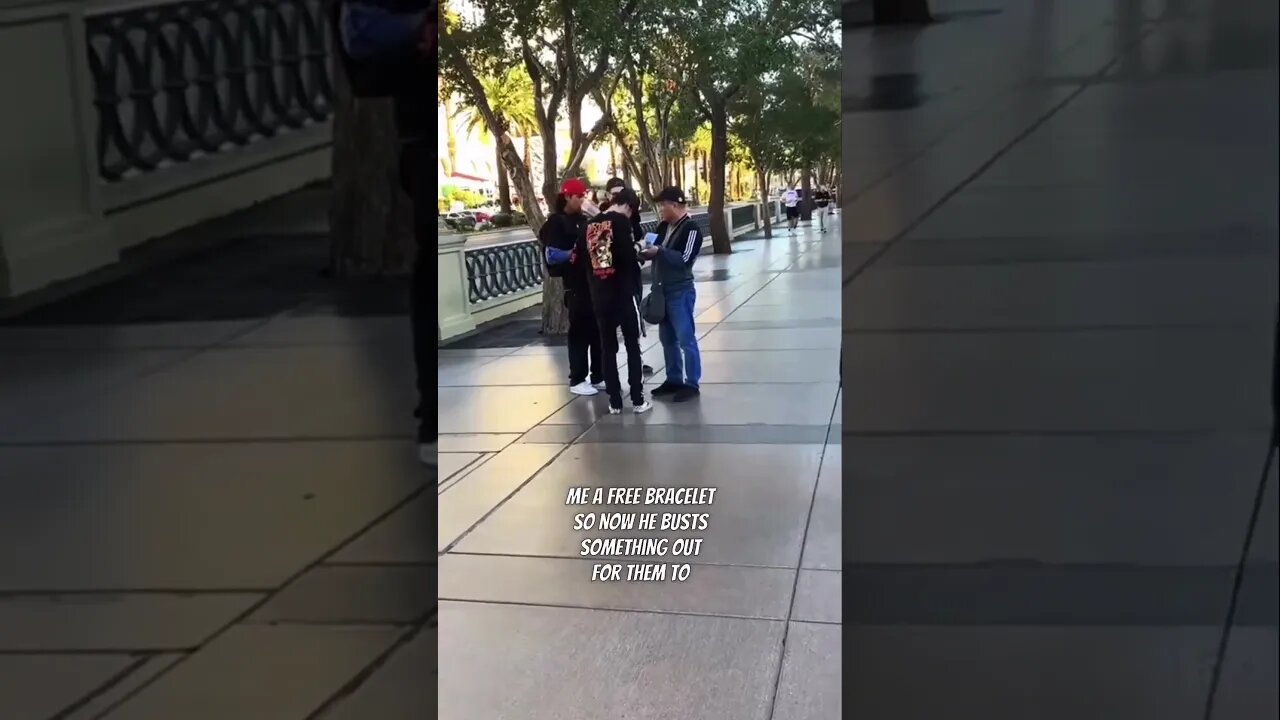 🚨Watch Out For The Bracelet Bozo‼️🤡 #LasVegas #Vegas #Hustles #Scams #viral #shorts #fypシ