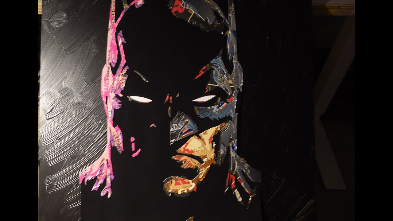 Batman made out of recycled rolling paper packets, Rollvolver