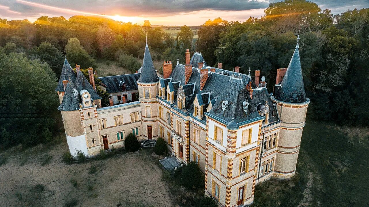 ABANDONED Millionaires 15th Century Mansion THE FAMILY WENT MISSING (SECRET PALACE)