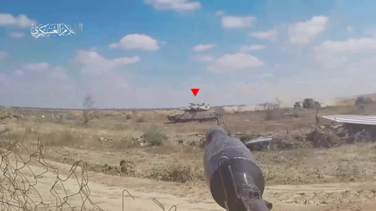 🇮🇱🇵🇸 Al-Qassam Brigades attack Israeli armored vehicles in the Al-Fakhari area east of Khan Yunus