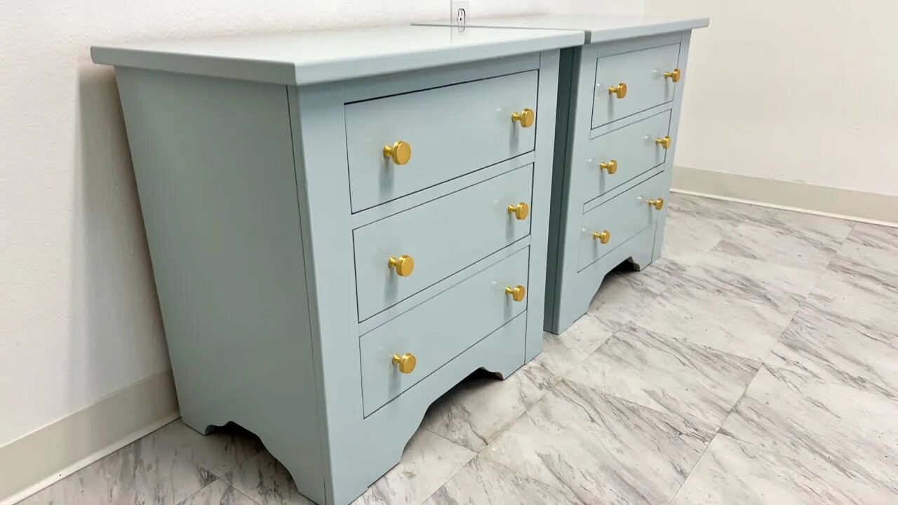 Furniture Flipping- Benjamine Moore Smoke Lacquer on a Set of Thrift Store Nightstands