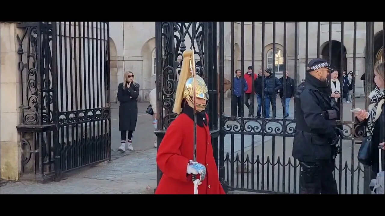 Female kings guard shouts make way at female tourist #horseguardsparade