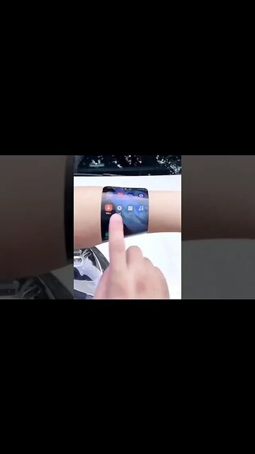 An interesting feature of Samsung displays is that they can be bent as you like and even cut