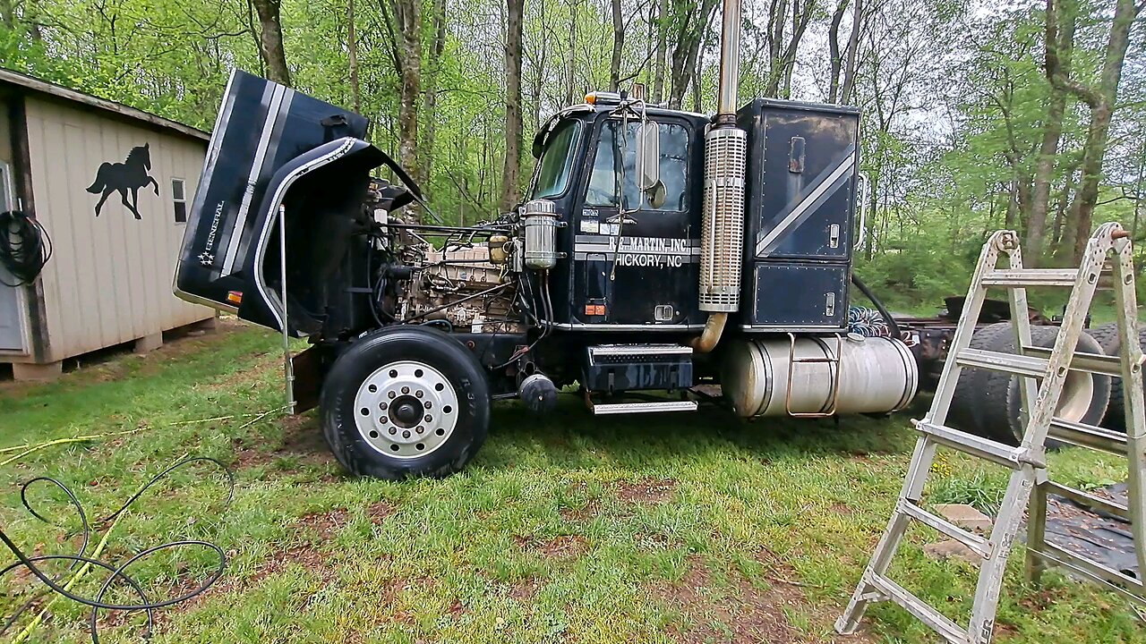walk around of my 1985 GMC General.