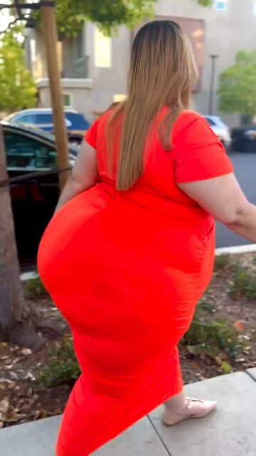 How does she even wipe? 💩🧻