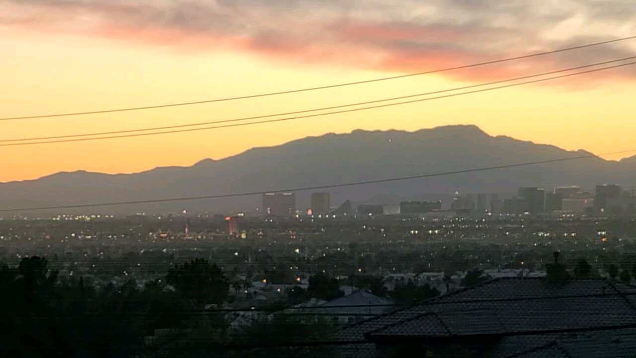 Did you see tonight's Las Vegas sunset? Check this out! 12.02.2024 #lasvegas #follow #weather