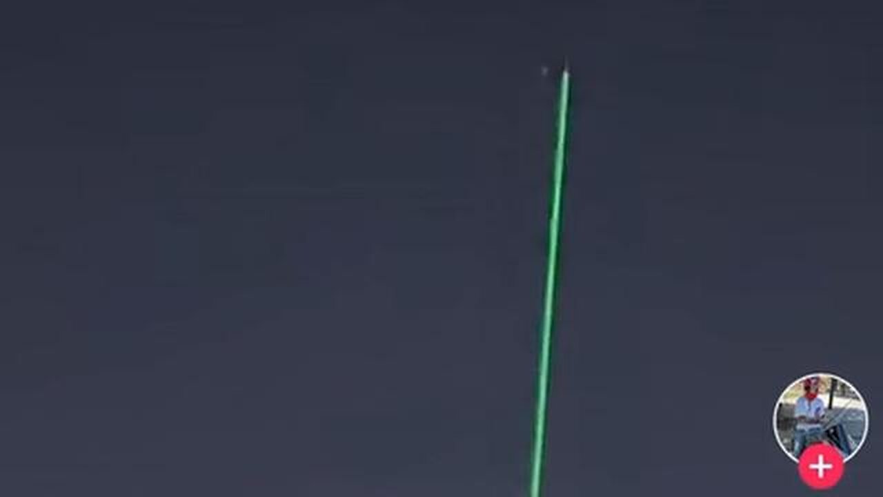 UFO Reacts to Laser At Lake Michigan Chicago