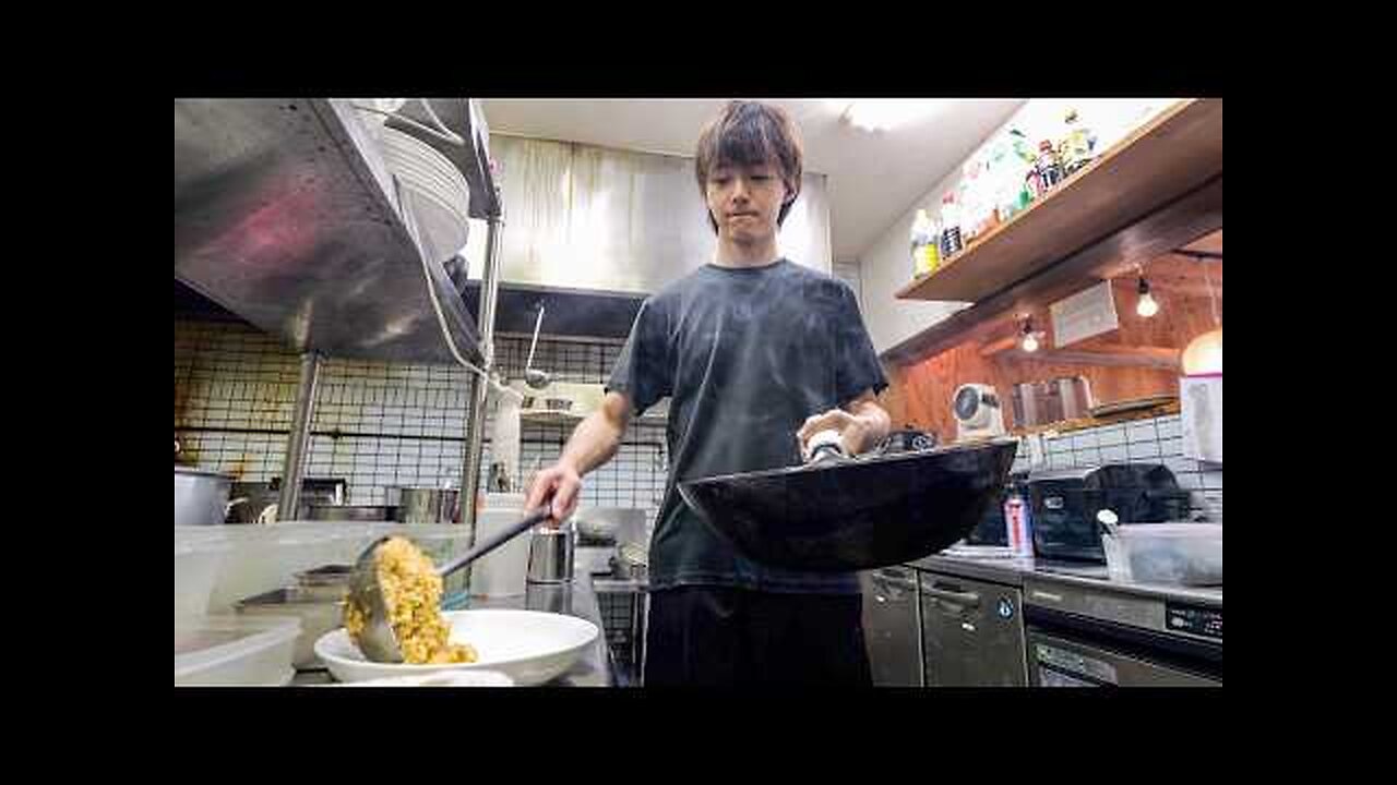 １９席を１人で捌く！鮮やかな鍋さばきが炸裂するワンオペ調理店主丨Egg Fried Rice - Wok Skills in Japan