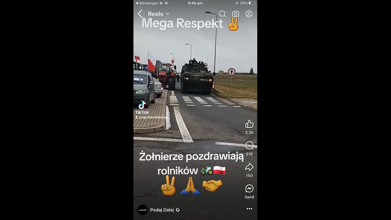 Loland 🇵🇱 soldiers greeting farmers protesting