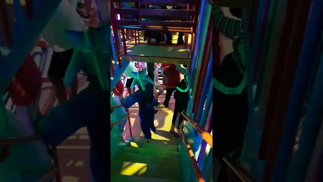PASSINHOS DO CHAVES, CHIQUINHA, KIKO E SONIC DANÇANDO NA CARRETA DA ALEGRIA TRIPLO X, LIKE 202