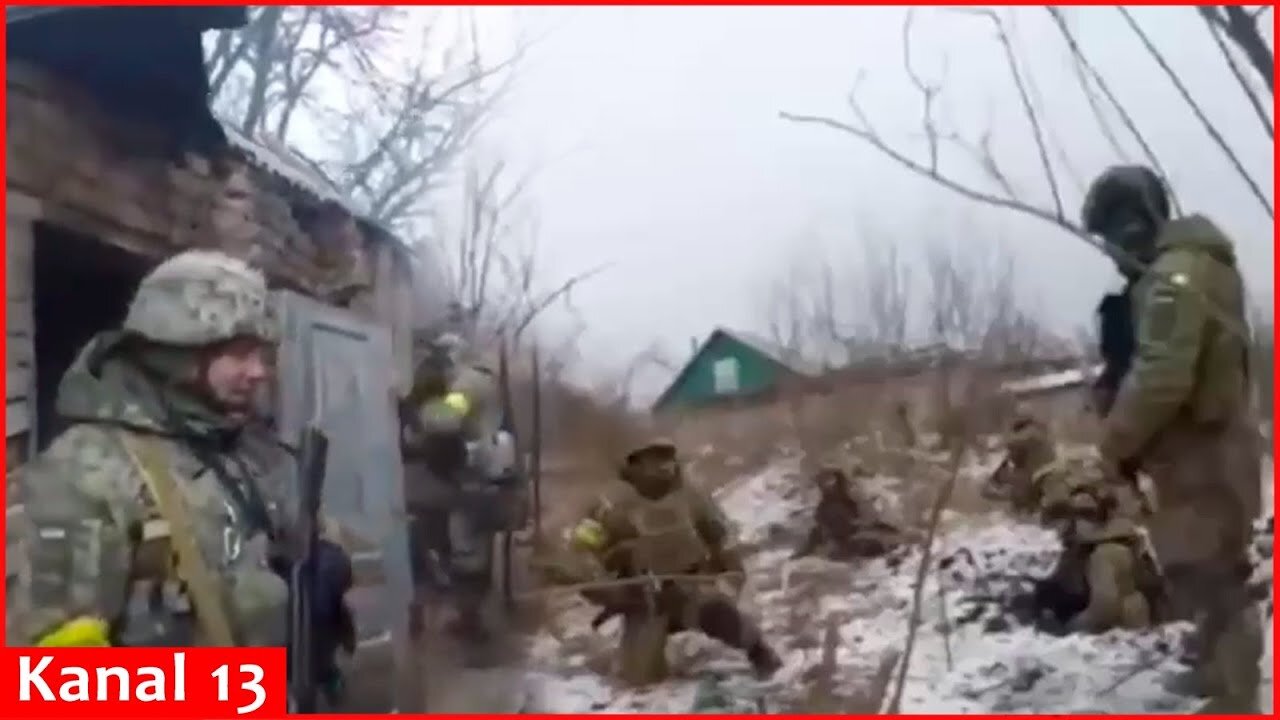 Ukraine Soldiers surrounded and raid house where Russian were hidden in Bakhmut.