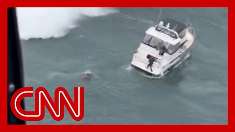 See the moment a huge wave pummels this boat during Coast Guard rescue attempt