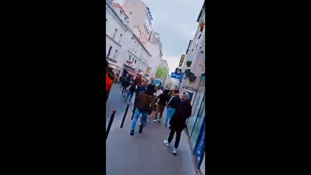 Illegal migrants in France 🇫🇷 are creating chaos in the streets