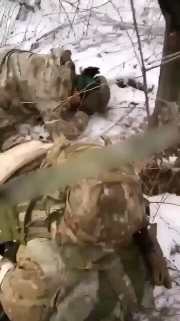 🔞Ukrainian soldiers record themselves executing Russian POWs