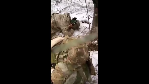 🔞Ukrainian soldiers record themselves executing Russian POWs