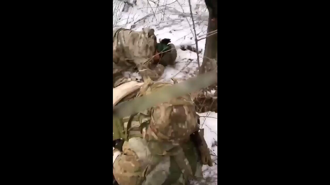 🔞Ukrainian soldiers record themselves executing Russian POWs