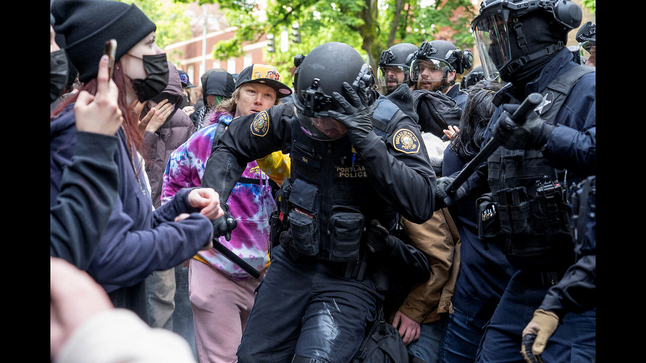 Леворадикальные провокаторы продолжают провоцировать полицию