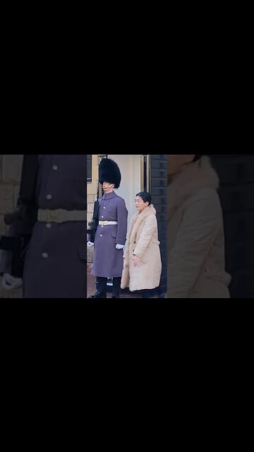 she got her picture with King's Guard anyway #windsorcastle