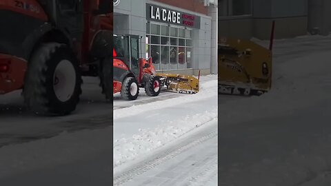 Montréal Downtown Busy Snow Removal