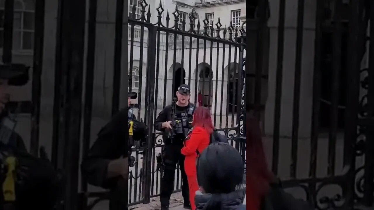 When Karen ran to the police #horseguardsparade