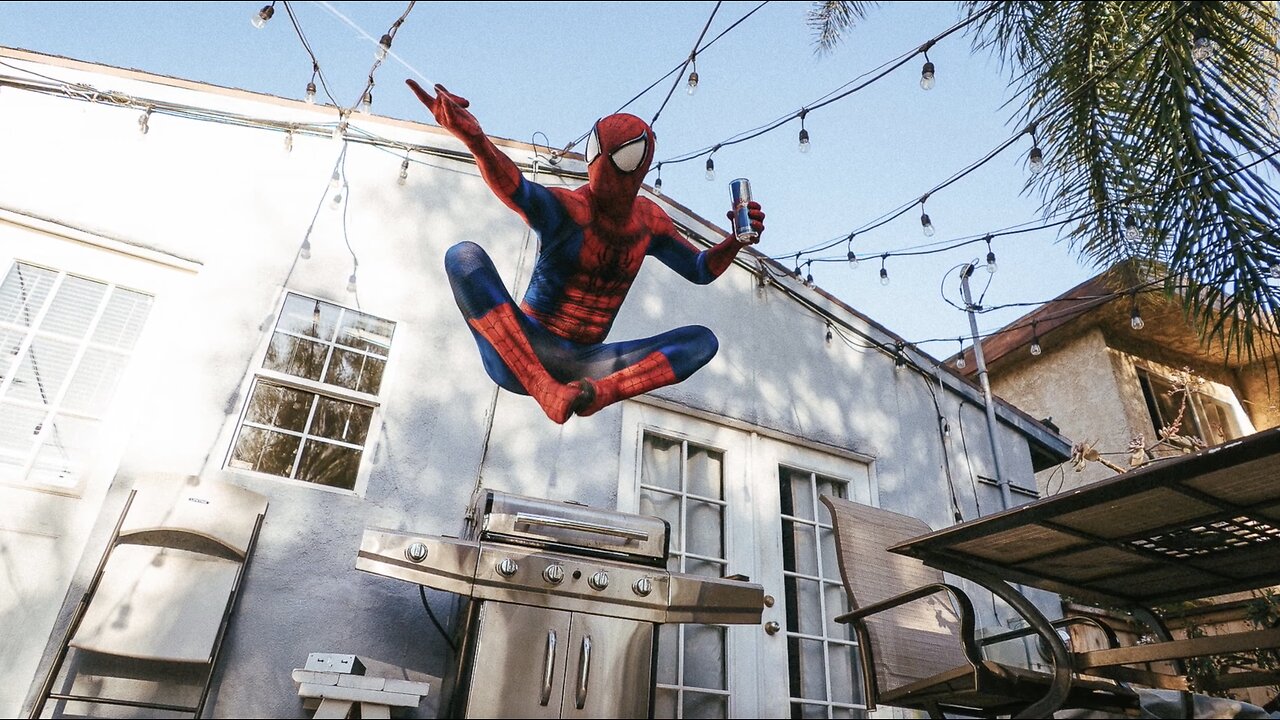 Spiderman on vacation in Venice Beach • BTS