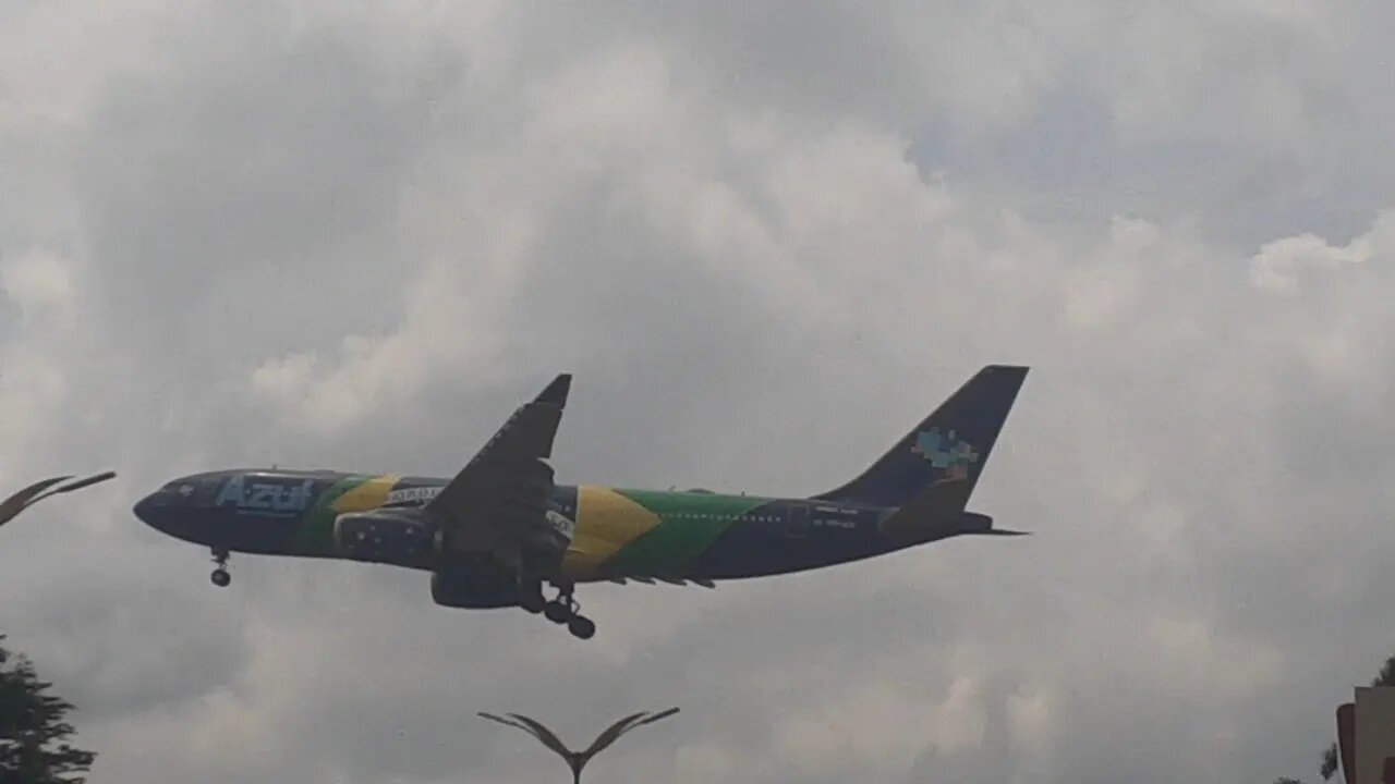 Airbus A330 PR-AIV na aproximação final antes de pousar em Manaus vindo de Campinas