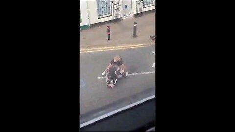 FAFO: Lady knocks guy out after he assault her even though she was trying to help him.