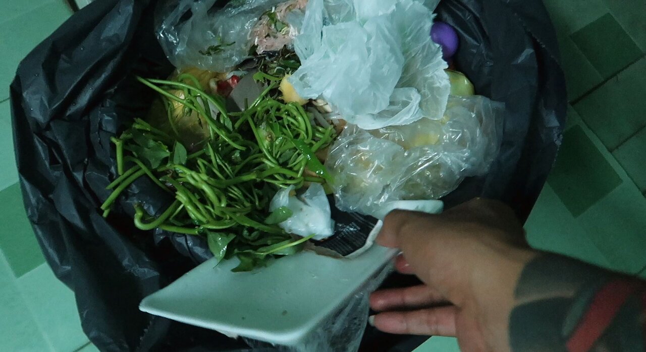 Cooking with food From the Public Trash Bin, eating the dirtiest in the world