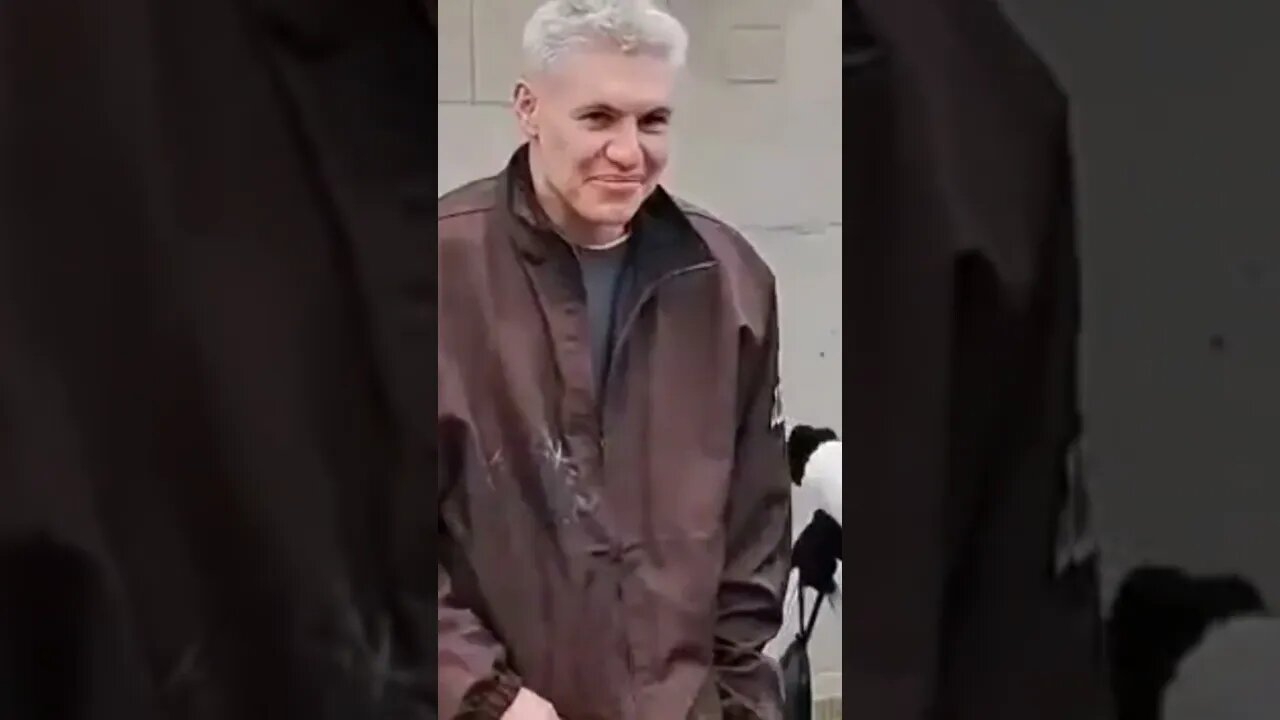 Horse bites and pulls jacket #horseguardsparade