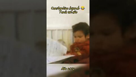 Tenía un año y parece que le gustaba leer 😂😂😂 (2012)