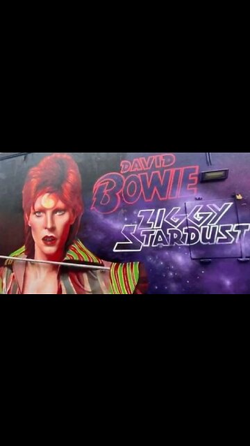 Step Back in Time and Immerse Yourself in Ziggy Stardust #shorts #davidbowie #ziggystardust