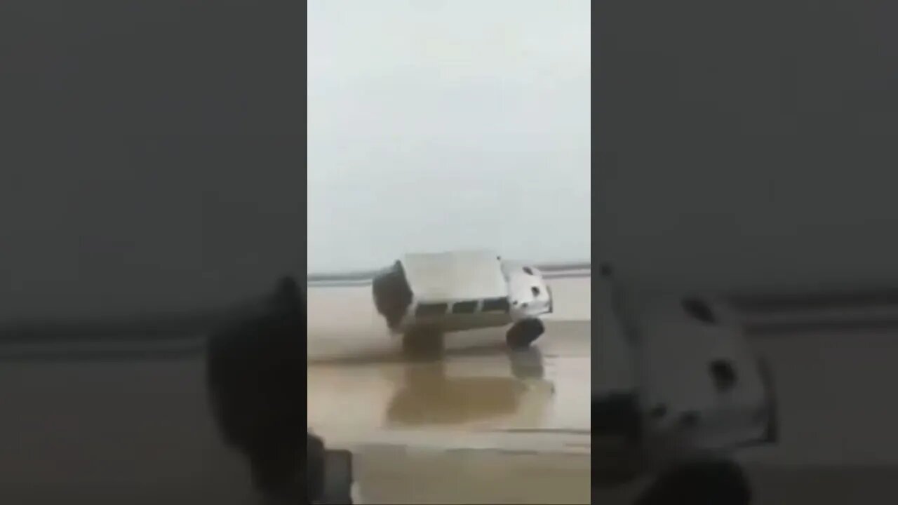 100% wasn’t their best thought | #jeep #drift #beach