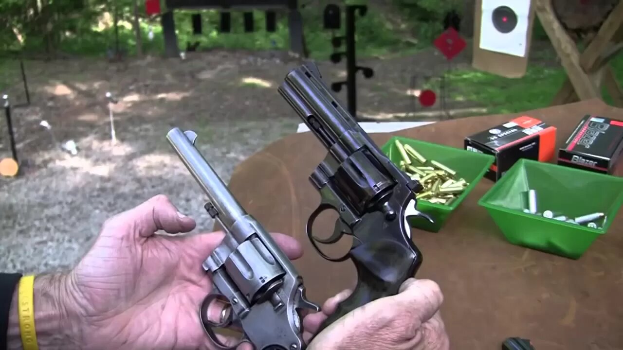 Revolvers: Colt vs Smith & Wesson