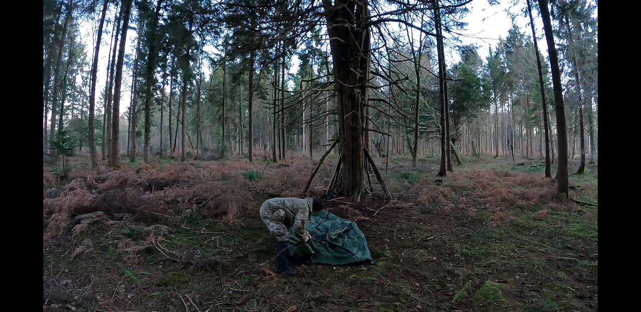 Setting up the poles of the tent. Speedlapse. GoPro.18th Jan 2023