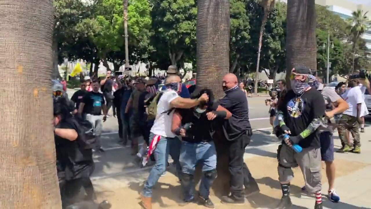 AntiFa getting their asses beat by a group of Boomers! 🤕💥🤛👴