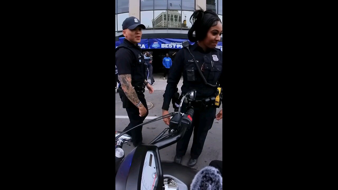 Police Officer Flags Down YouTuber Detroit Ninja