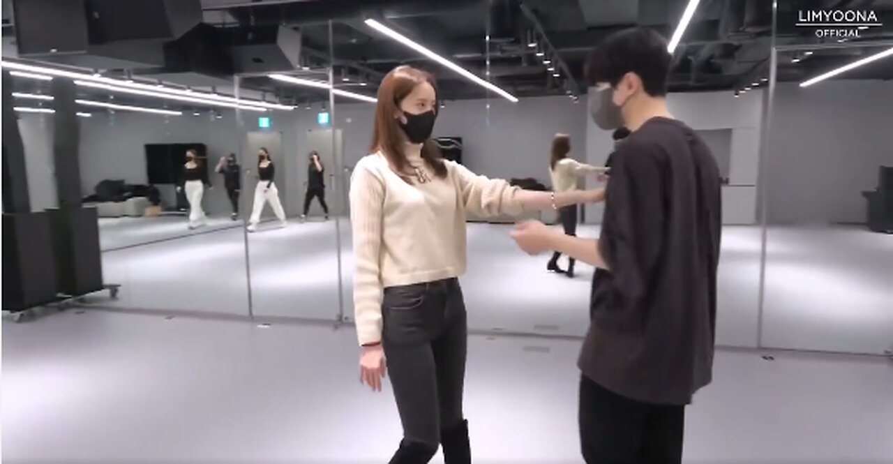Yoona and Junho dance practice