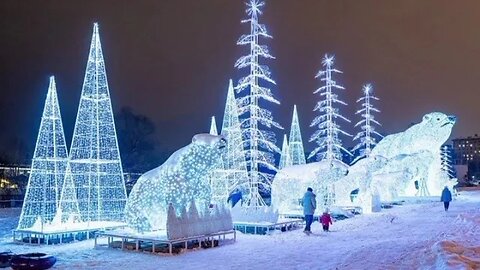 Власти Москвы решили не убирать сверкающие зимние объекты после Нового года.