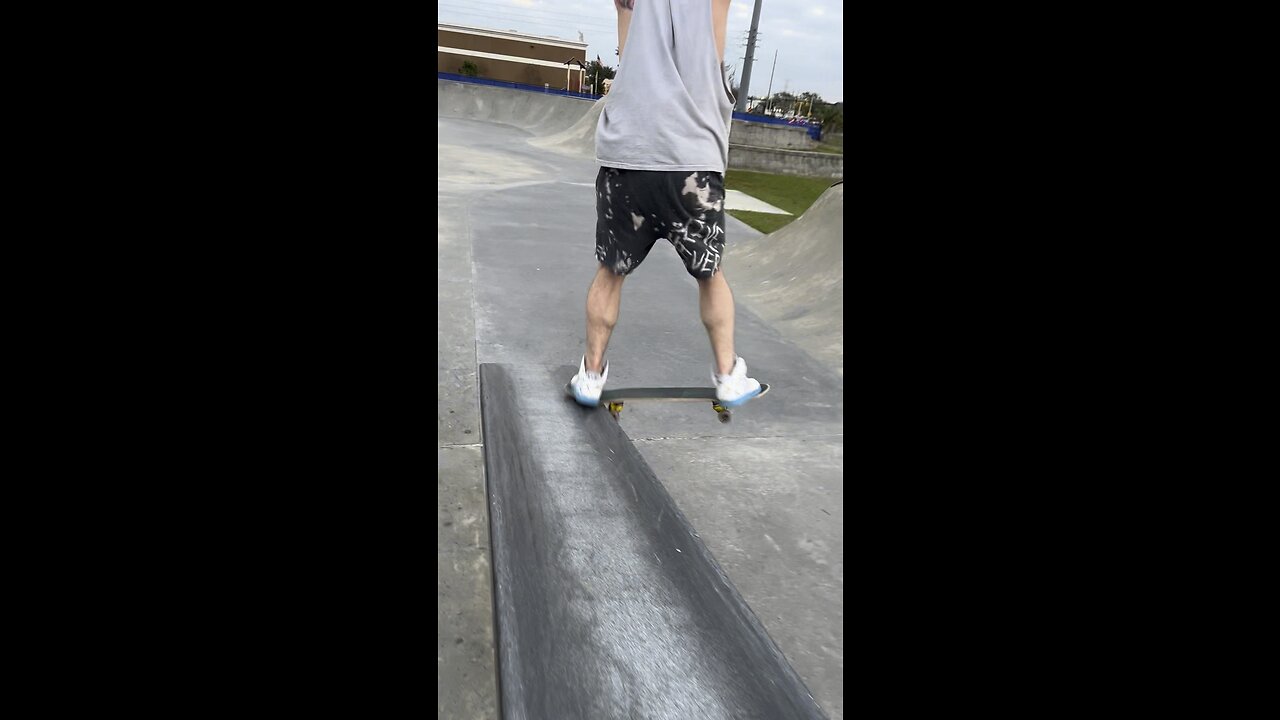 Perfect nose slide down ledge in Orlando