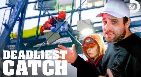 Broken Light Nearly Falls on Crew! Deadliest Catch
