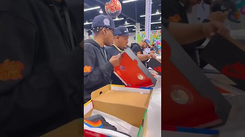 Legit Check - Catching A Fake Off White Shoe At SneakerCon #legitcheck #nike #jordan #legitchecking