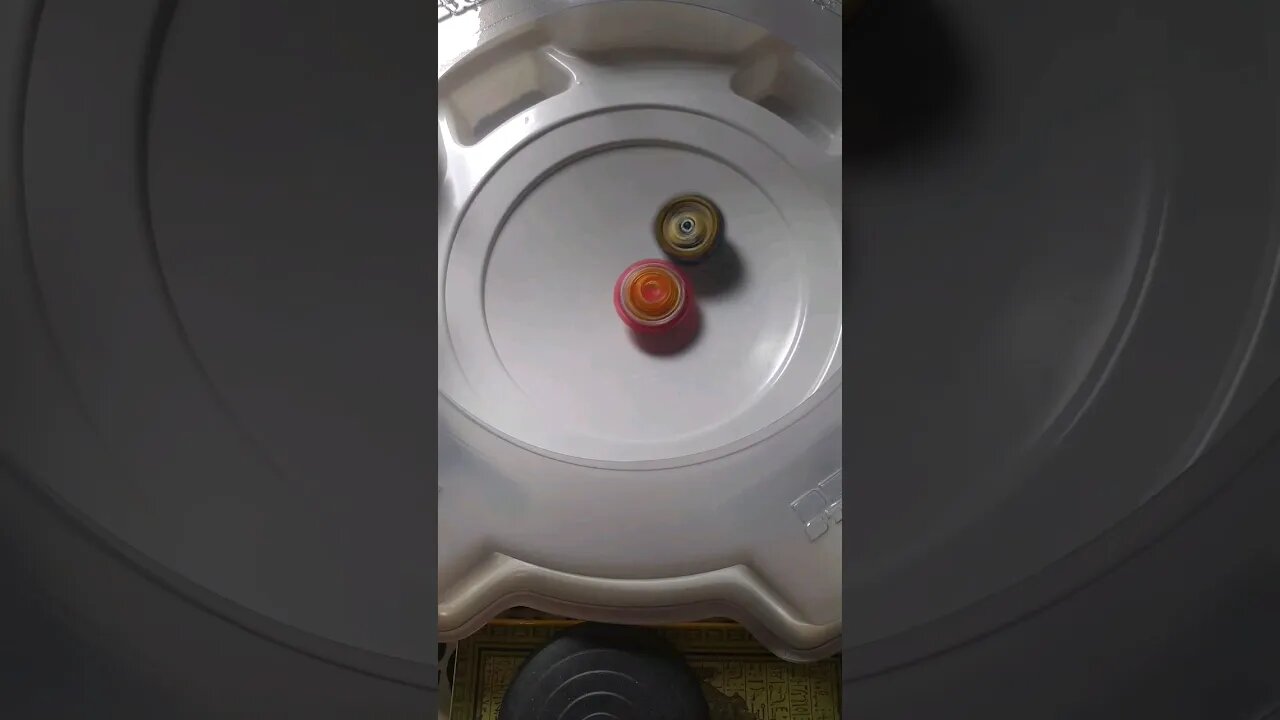 batalha de beyblade (fafnir vs phoenix) #batalhadebeyblade
