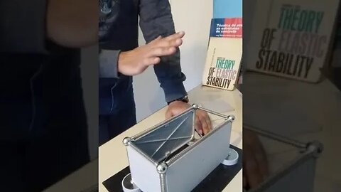 como contravento em um eixo auxilia contravento no outro eixo #engestrutural