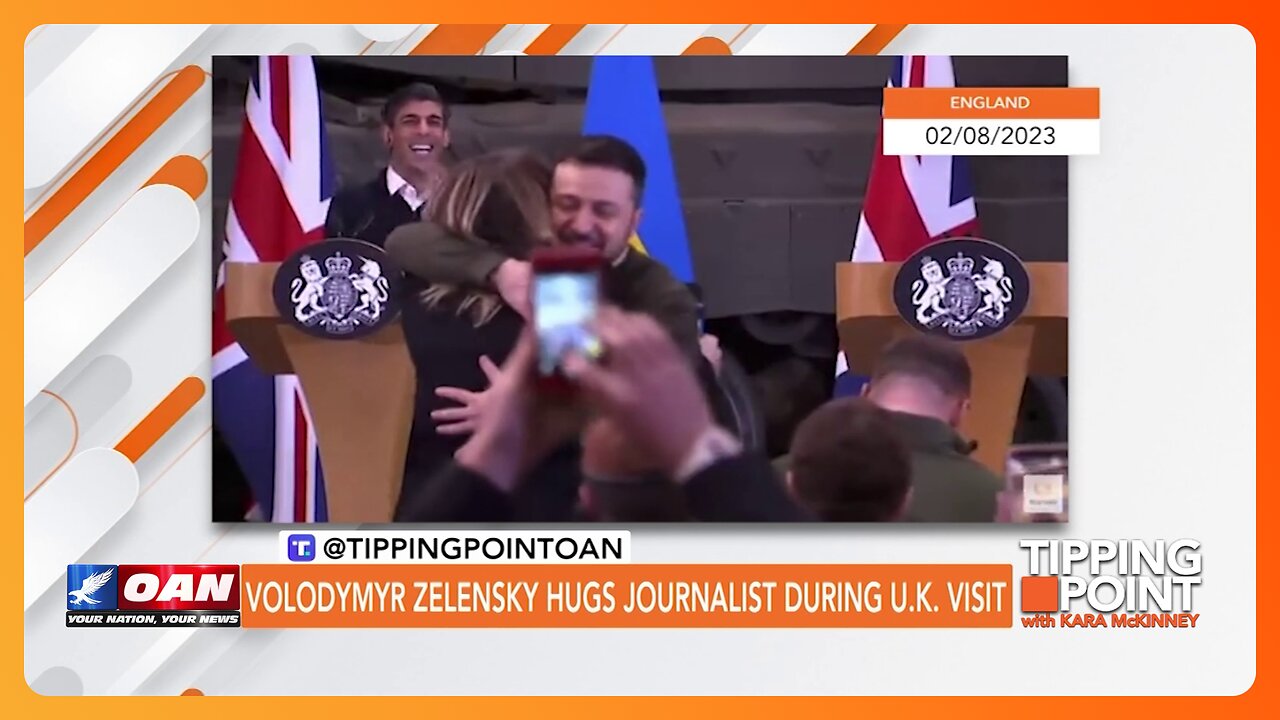 Volodymyr Zelensky Hugs Journalist During U.K. Visit | TIPPING POINT 🟧