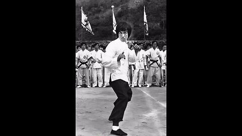 Cross kick Studio Films Bruce Lee Enter the Dragon