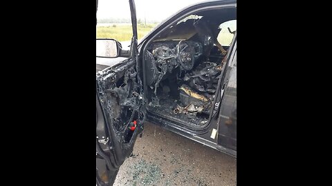 Lightning struck the car Danger Lightning