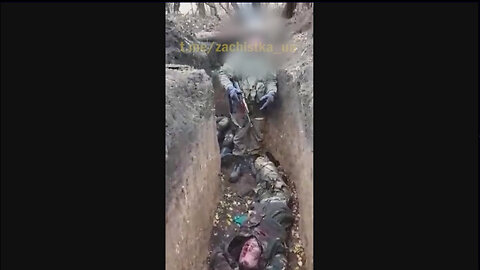 Russian soldiers cleaning up the positions of the Armed Forces of Ukraine