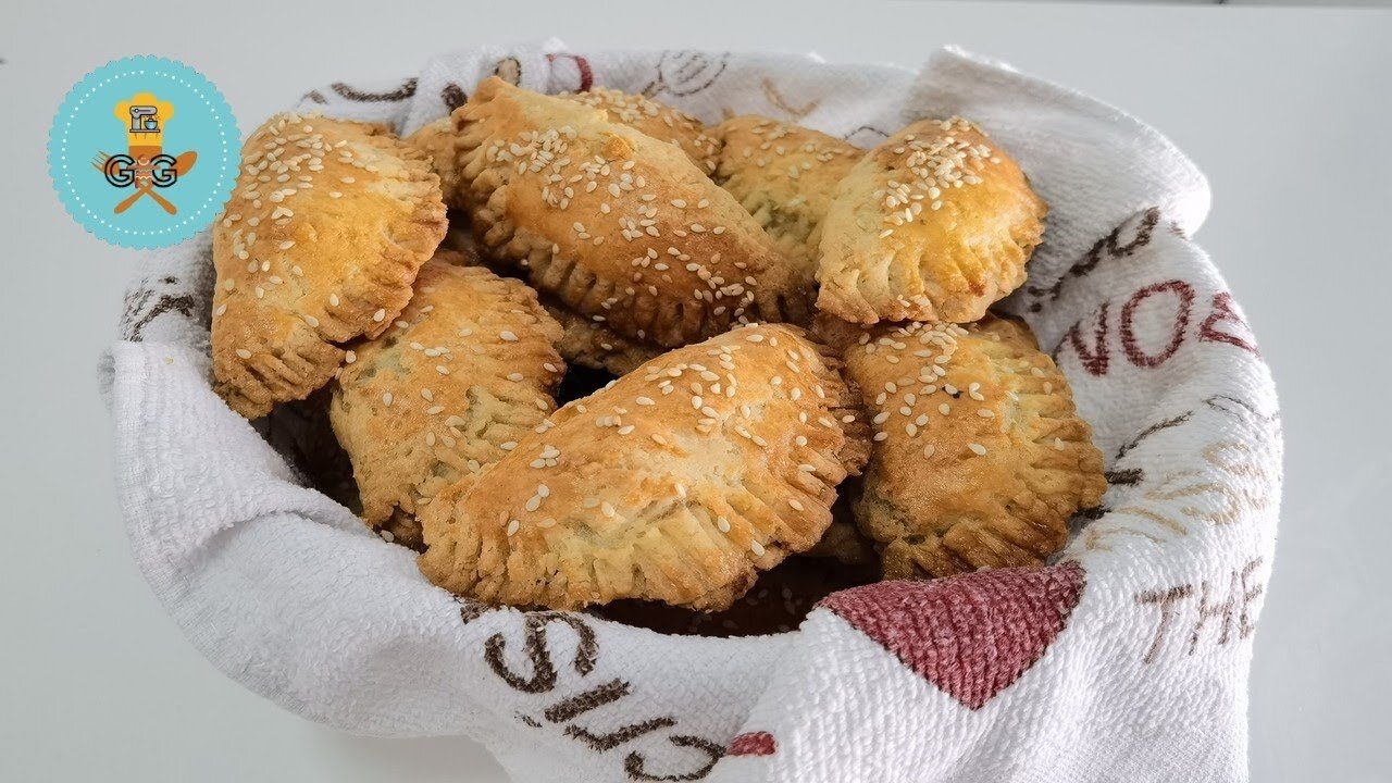 Mini Dough Feta Cheese Pies / Τυροπιτάκια Με Ζύμη Κουρού