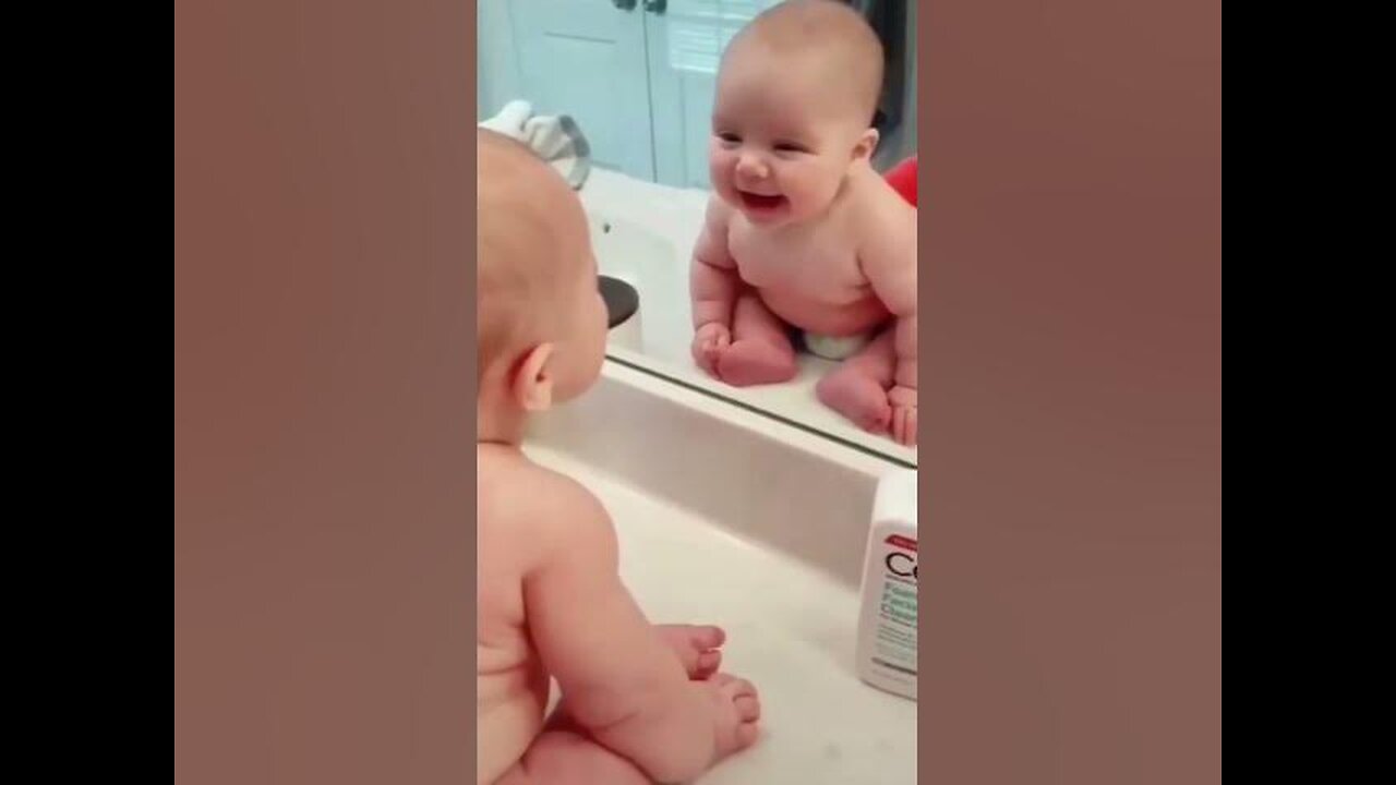 Look at this cute baby😍😍👶😘